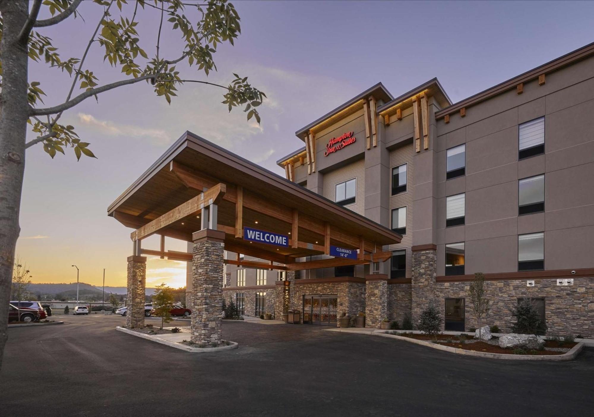 Hampton Inn & Suites Roseburg Exterior photo